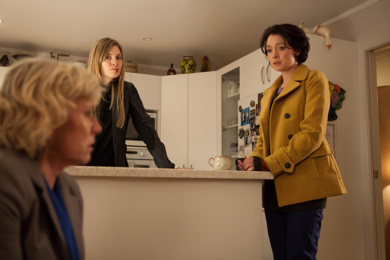 3a TBR 36 ep 3 (Jennifer Ludlam as Sonya, Siobhan Marshall as Linda, Antonia Prebble as Jane) (c) SPP