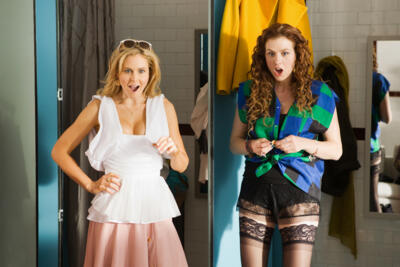 7 S4Ep7 GG4 ep7d (Anna Hutchison as Amy, Alix Bushnell as Britta)